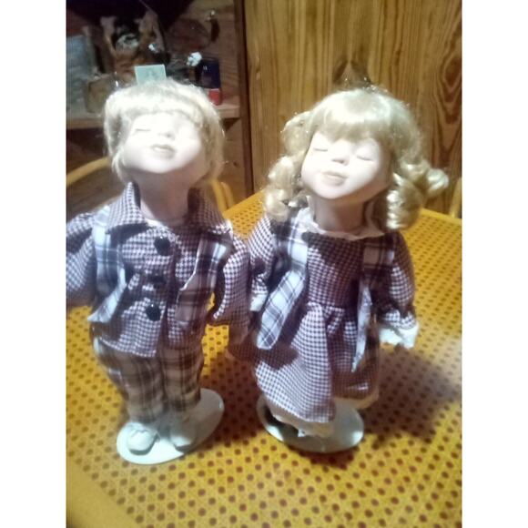 Vtg Cathay Collection Porcelain Boy & Girl Dolls Kissing W/ Stands Maroon Plaid - Picture 1 of 14